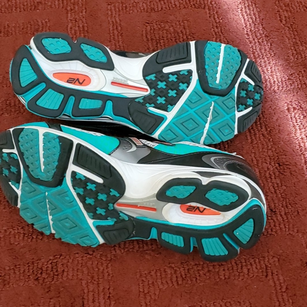 New Balance - Picture 4 of 4